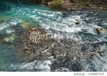 春の厳美渓の清流と新緑の風景 春の厳美渓の清流と新緑の風景 138997543