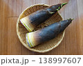 ざるに乗せた2本の筍 138997607