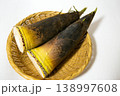 春の味覚　皮付き新鮮タケノコ 138997608
