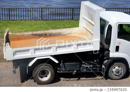 ダンプトラック（4tダンプ） 138997820