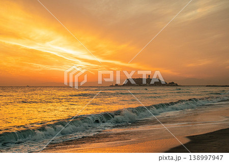 海・江の島の夕景 138997947