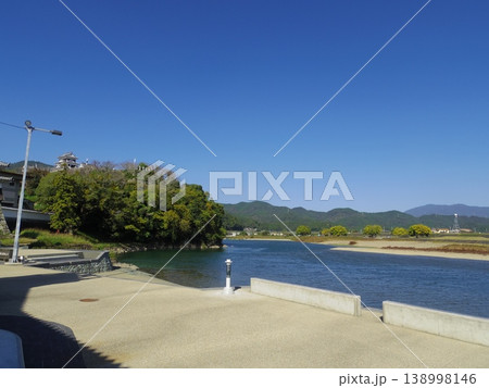 肱川より望む大洲城(愛媛県大洲市) 138998146