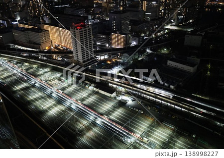 品川にある夜の車両基地に停まる寝台特急	 138998227