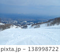青空と白銀のゲレンデ 138998722