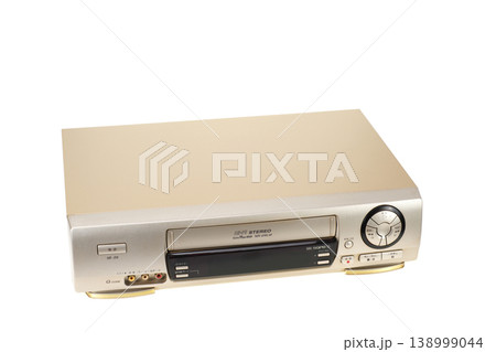 古いVHSビデオデッキ 138999044