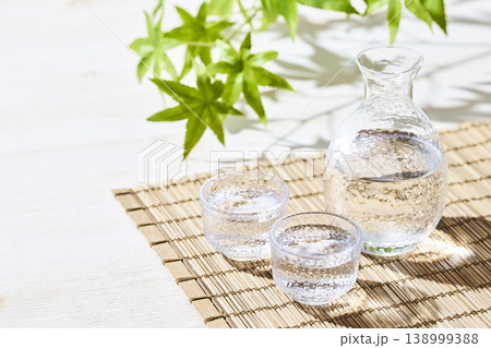 夏の日本酒イメージ 夏の日本酒イメージ 138999388