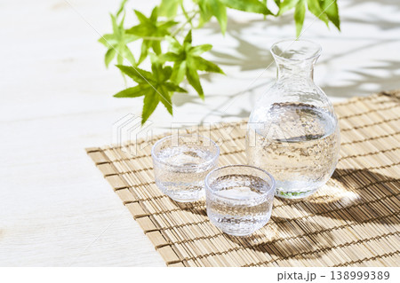 夏の日本酒イメージ 夏の日本酒イメージ 138999389