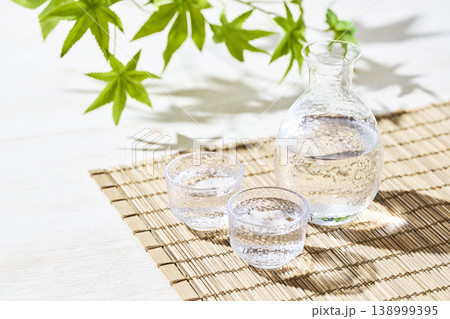 夏の日本酒イメージ 夏の日本酒イメージ 138999395