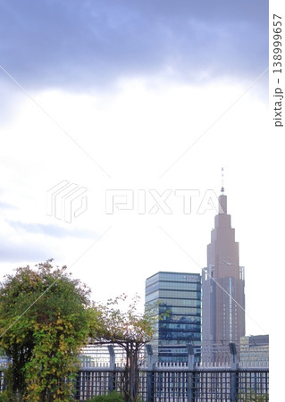 建物の屋上から見た新宿の景色 建物の屋上から見た新宿の景色 138999657