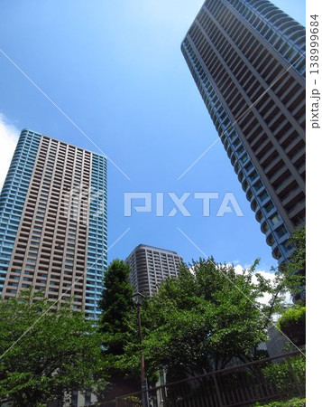 都心のタワーマンションと緑豊かな住環境 138999684