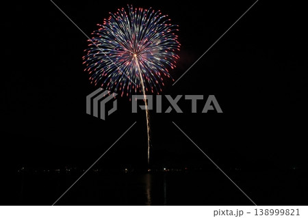 香住花火大会　海上花火　日本海 138999821