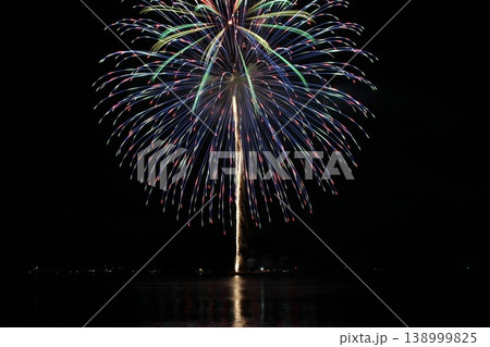 香住花火大会　海上花火　日本海 138999825