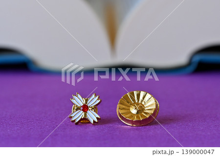 検察官バッチと弁護士バッチ 法廷対決イメージ 139000047