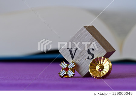 検察官バッチと弁護士バッチ 法廷対決イメージ 139000049