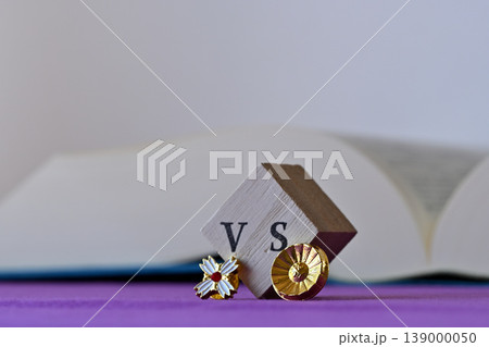 検察官バッチと弁護士バッチ 法廷対決イメージ 139000050