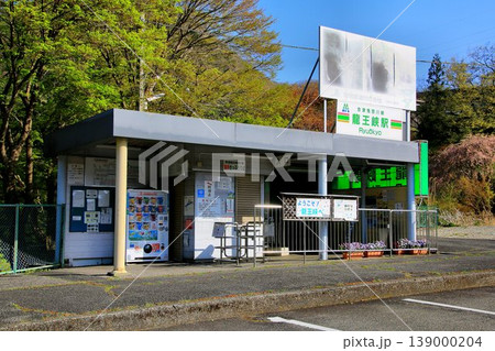 渓流を眺めつつ奥鬼怒路を行く鉄路… 野岩鉄道『龍王峡駅』 139000204