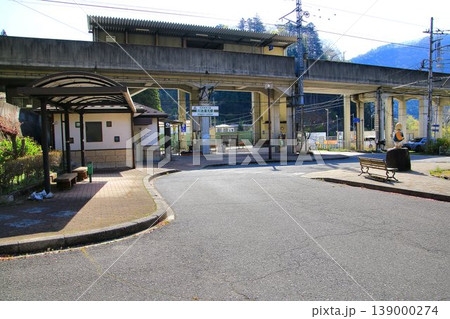 花咲く春を迎えた奥鬼怒路… 川治温泉『川治湯元駅』 139000274