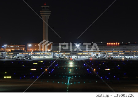 羽田空港の夜景　 139003226