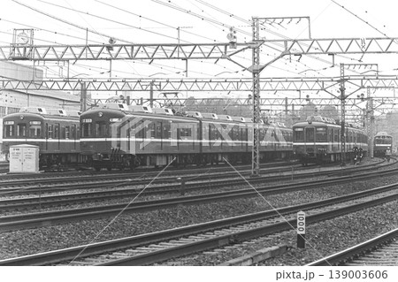 京急、金沢検車区で並ぶ700形716他／712他／1166他、1982年3月21日 139003606