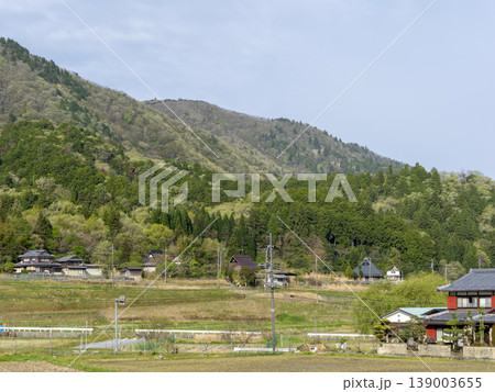 棚田が広がる里山の風景 棚田が広がる里山の風景 139003655