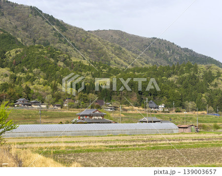 棚田が広がる里山の風景 棚田が広がる里山の風景 139003657