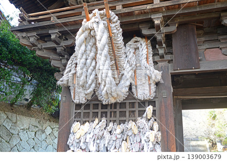 尾道西国寺仁王門の大わらじ-2 尾道西国寺仁王門の大わらじ-2 139003679