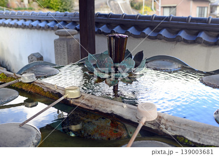 尾道西国寺境内の手水舎 139003681
