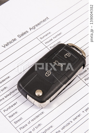 Car key and form of vehicle sales agreement. Sales or purchases new or used vehicle Car key and form of vehicle sales agreement. Sales or purchases new or used vehicle 139004382
