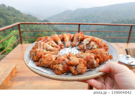 chicken wings or deep fried chicken , fried chicken 139004842