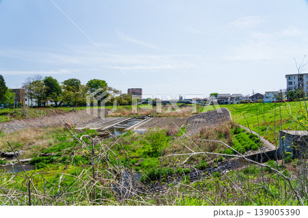 春の八王子市 南浅川の風景 春の八王子市 南浅川の風景 139005390