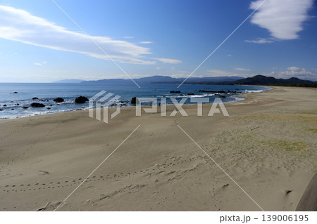 早春の美しい海岸の風景 早春の美しい海岸の風景 139006195