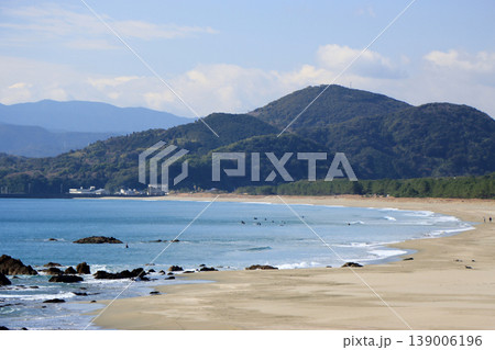 早春の美しい海岸の風景 早春の美しい海岸の風景 139006196