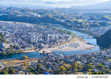 【日本100名城】岩国城の晩秋の風景 復興天守から見た岩国市街2 山口県岩国市 【日本100名城】岩国城の晩秋の風景 復興天守から見た岩国市街2 山口県岩国市 139006580