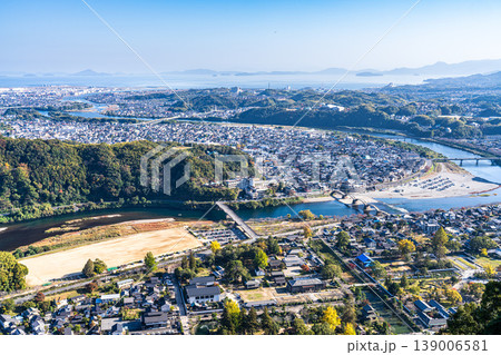 【日本100名城】岩国城の晩秋の風景 復興天守から見た岩国市街3 山口県岩国市 【日本100名城】岩国城の晩秋の風景 復興天守から見た岩国市街3 山口県岩国市 139006581