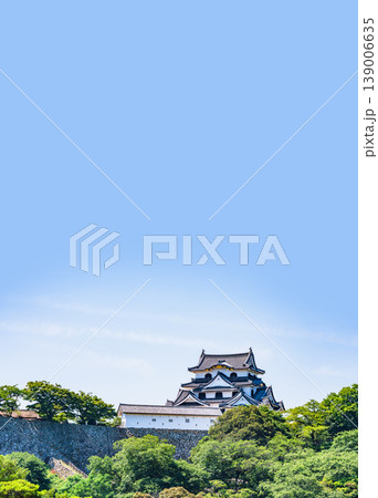 彦根城 を 敷地外 から 望遠レンズ で 撮影 【 国宝 の 日本 滋賀県 の 城郭 】 彦根城 を 敷地外 から 望遠レンズ で 撮影 【 国宝 の 日本 滋賀県 の 城郭 】 139006635