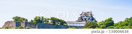 彦根城 を 敷地外 から 望遠レンズ で 撮影 【 国宝 の 日本 滋賀県 の 城郭 】 彦根城 を 敷地外 から 望遠レンズ で 撮影 【 国宝 の 日本 滋賀県 の 城郭 】 139006636