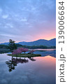 滋賀県日野川ダムの”浮島の八重桜”と朝焼け 139006684