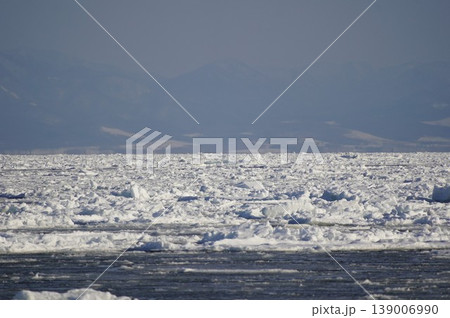 流氷のある海の風景 139006990