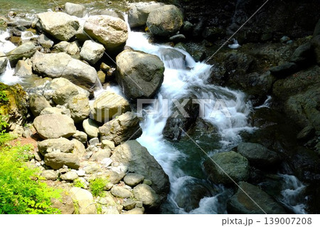 【神奈川県】早戸川渓谷の小さな滝 【神奈川県】早戸川渓谷の小さな滝 139007208