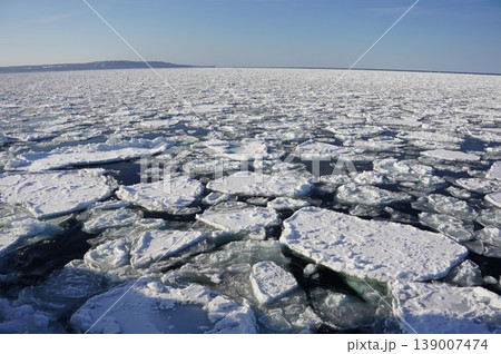 流氷押し寄せる流氷 流氷押し寄せる流氷 139007474