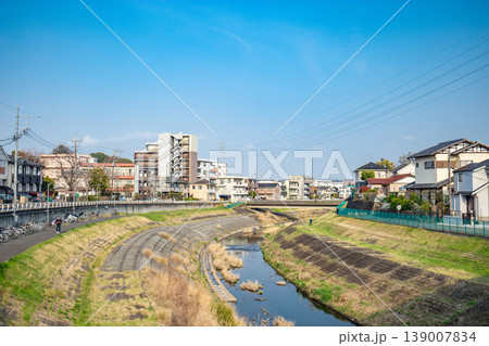 大栗川 大塚・帝京大学駅付近にて(東京都八王子市) 大栗川 大塚・帝京大学駅付近にて(東京都八王子市) 139007834
