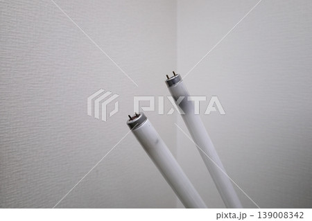 切れた蛍光灯1 139008342