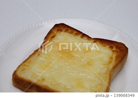 白い皿とチーズトースト3 139008349