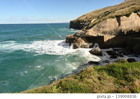 tunnel beach 139008836