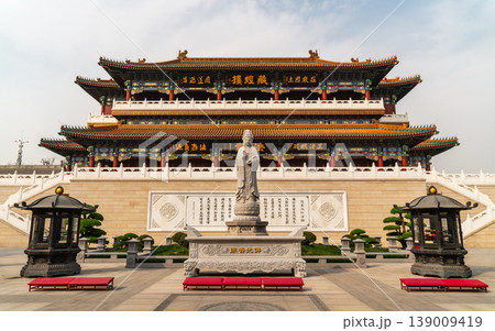 Mahavira Treasure Palace at Dabei Monastery in Tianjin 139009419