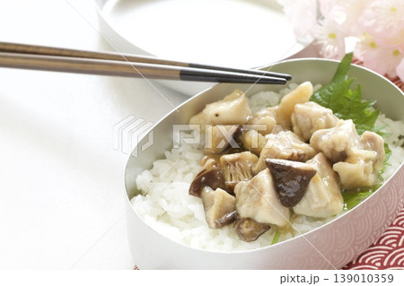 鶏肉と椎茸のあんかけご飯弁当 139010359