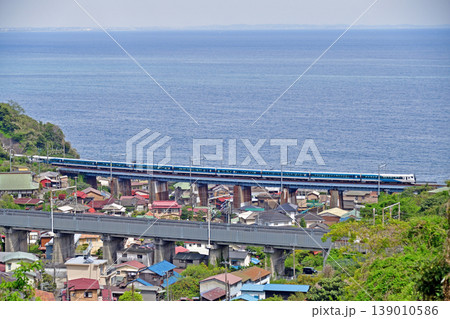 東海道本線 早川-根府川 JR東日本 E257系2000番台(大宮) 踊り子 東海道本線 早川-根府川 JR東日本 E257系2000番台(大宮) 踊り子 139010586