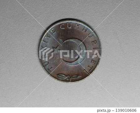 トルコ共和国で1971年に発行された5クルシュ硬貨 139010606