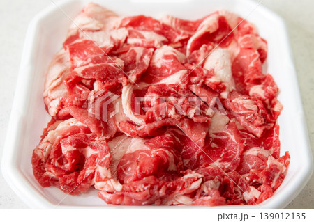 おいしいオーストラリア産肩ロース肉の切り落とし おいしいオーストラリア産肩ロース肉の切り落とし 139012135