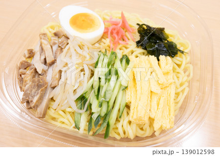 おいしいコンビニ食品の冷やし中華 おいしいコンビニ食品の冷やし中華 139012598